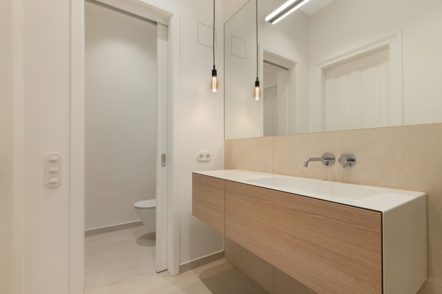 Historischer Luxus – 2 Balkone – Toplage - Bad (918)