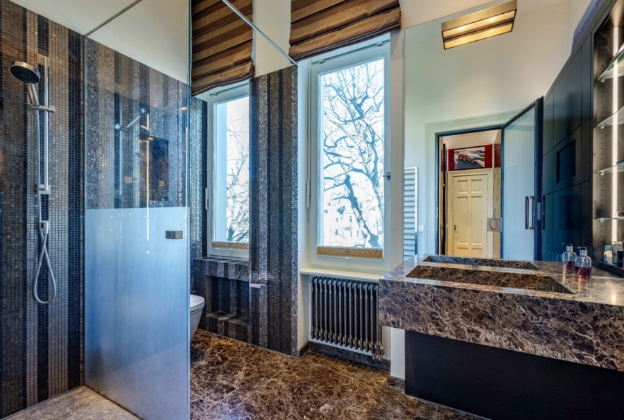 Architektonisches Meisterwerk | Repräsentative Villa in Bestlage - Duschbad (5602)