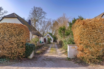 Grundstück in begehrter Nachbarschaft - Auffahrt (262)