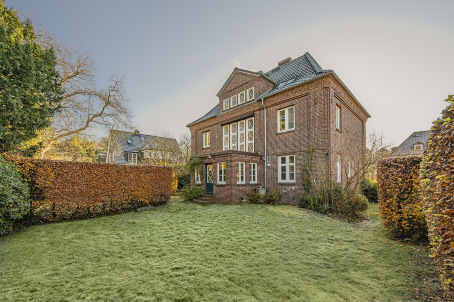 Stilvolle Rotklinker-Villa nahe der Waitzstraße - Gartenansicht (841)