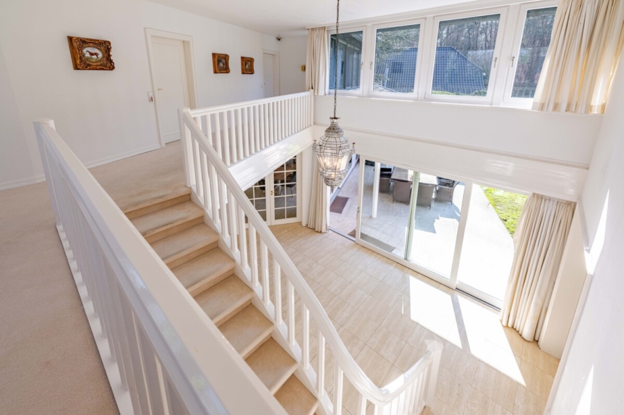 Exklusives Anwesen mit Gästehaus an der Wittenbergener Heide - Treppenhaus (6546)