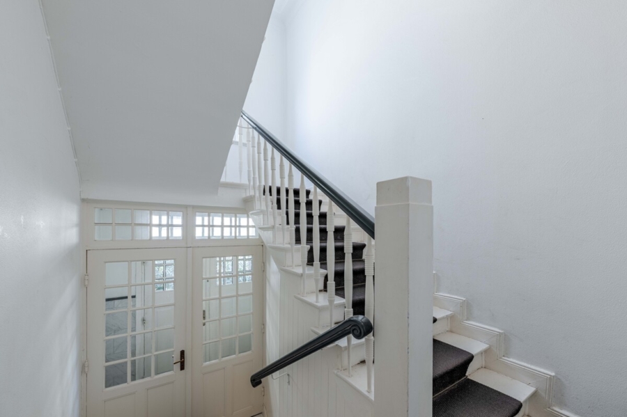 Altbau in seiner schönsten Form! - Treppenhaus (6648)