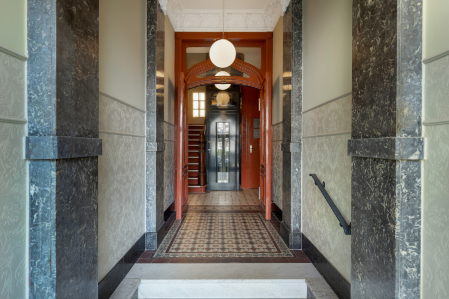 Großzügiges Designaparment mit Zuhause-Charakter - Hauseingang (891)