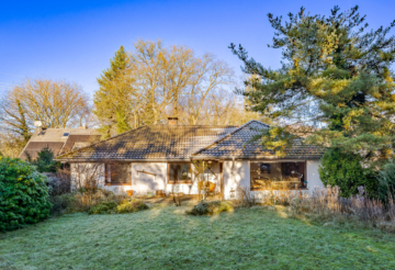 Großzügiges Grundstück mit vielfältigen Entwicklungsmöglichkeiten - Gartenansicht (250)