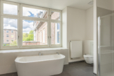 Vollbad mit separater Dusche