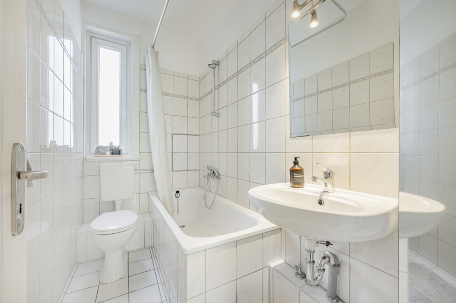 Vermieteter Altbauklassiker in Eppendorf - Vollbad (927)