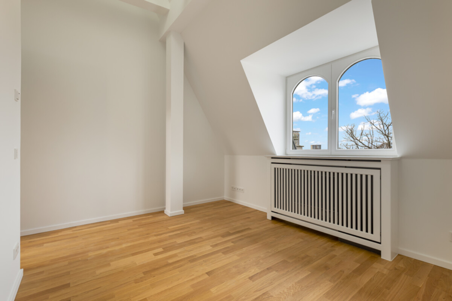 Neubau-Dachgeschoss mit Dachterrasse im Denkmal - Zimmer (6869)